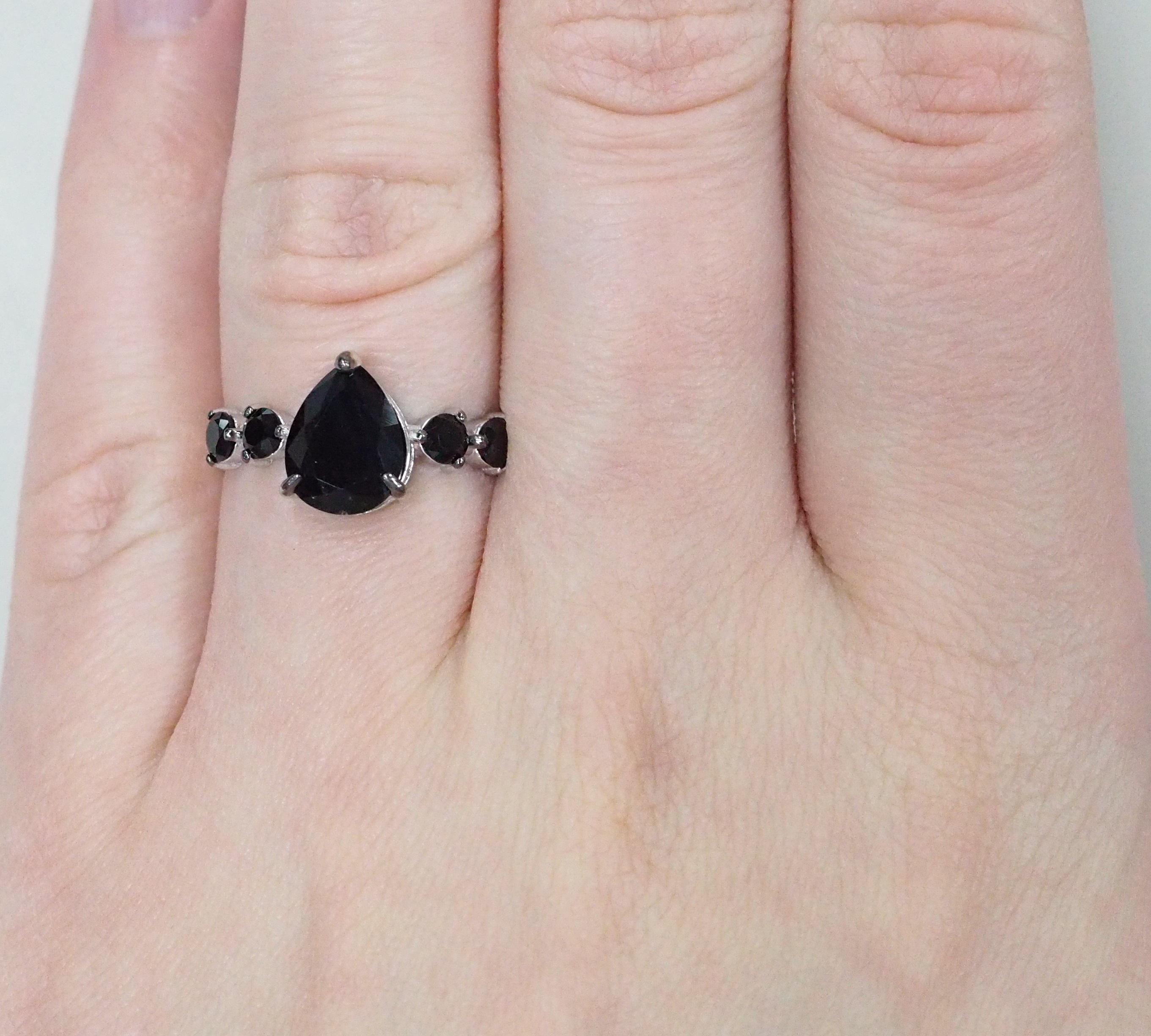 Серебряное кольцо с черными турмалинами